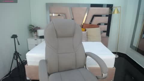 Snapshot of sr_smith_1 chatting on 04.13.26 sr_smith_1 online show from 04.13.26