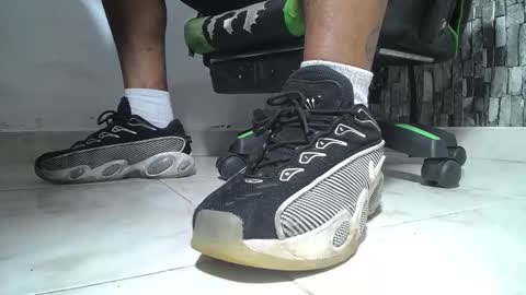 Snapshot of srfindomfeet_ chatting on 06.07.26 sr master cum its my old account online show from 06.07.26