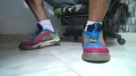 Snapshot of srfindomfeet_ chatting on 06.07.26 sr master cum its my old account online show from 06.07.26