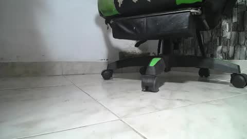 Snapshot of srfindomfeet_ chatting on 06.08.26 sr master cum its my old account online show from 06.08.26