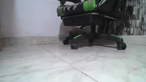 Snapshot of srfindomfeet_ chatting on 06.08.26 sr master cum its my old account online show from 06.08.26