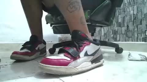 Snapshot of srfindomfeet_ chatting on 07.07.26 sr master cum its my old account online show from 07.07.26