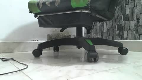 Snapshot of srfindomfeet_ chatting on 07.15.26 sr master cum its my old account online show from 07.15.26