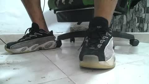 Snapshot of srfindomfeet_ chatting on 07.16.26 sr master cum its my old account online show from 07.16.26