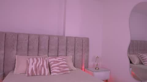 Snapshot of ss_samantha chatting on 11.21.25 samantha online show from 11.21.25