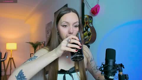 Snapshot of sshawty chatting on 02.25.25 Anni if Im offline for a long time Im depressed feel free to support me offline online show from 02.25.25