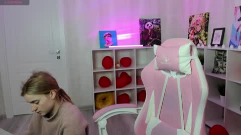 Snapshot of stacey_brown chatting on 03.12.25 Stacey GMT5 Mo Tu We Th Fr Sa 3am -10am online show from 03.12.25