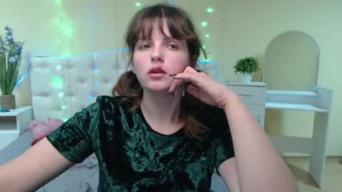 Snapshot of staceylex chatting on 01.21.25 Stacey online show from 01.21.25