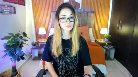 Stacy Woods online show from 03.05.26