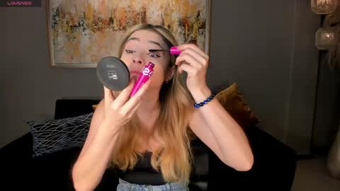 Stacy Woods online show from 06.03.26