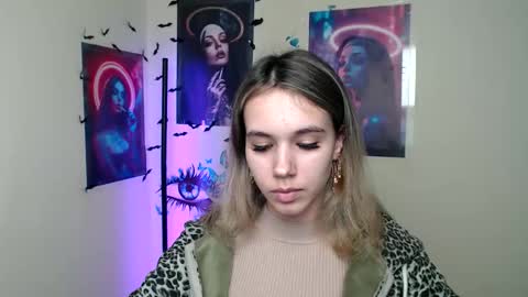 Snapshot of stacy_gr chatting on 10.08.25 Stacy online show from 10.08.25