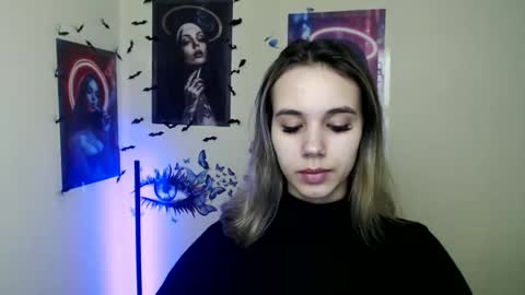 Snapshot of stacy_gr chatting on 11.17.25 Stacy online show from 11.17.25