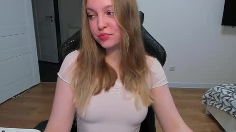 Snapshot of stacy_miraclee chatting on 05.17.26 Stacy online show from 05.17.26