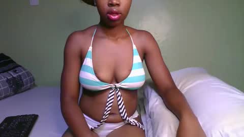 Snapshot of stacy_queenl chatting on 12.20.25 stacy_queenl online show from 12.20.25