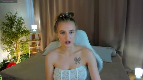 Snapshot of stacy_riiver chatting on 06.06.26 Stacy Mon Tue Wed Thu Fri Sun GMT GMT 3 1000am - 0400pm online show from 06.06.26