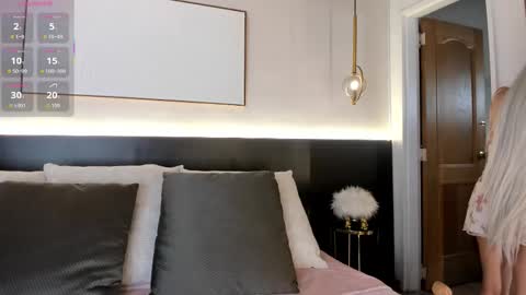 Snapshot of stacyrigel chatting on 10.16.25 Stacy Rigel online show from 10.16.25