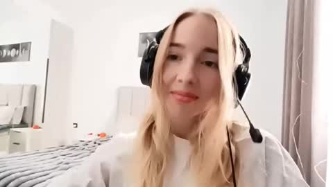 Snapshot of stacyscholle chatting on 02.06.26 Mila online show from 02.06.26