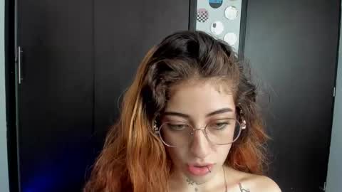 Snapshot of star_shooting chatting on 10.11.25 star_shooting online show from 10.11.25