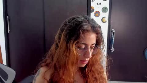 Snapshot of star_shooting chatting on 10.24.25 star_shooting online show from 10.24.25