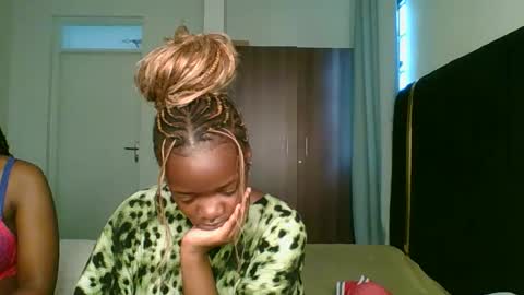 Snapshot of stargirl_lia chatting on 05.08.26 lia online show from 05.08.26