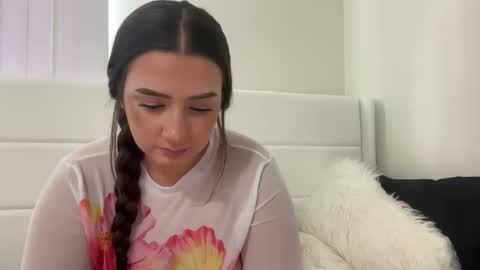 Snapshot of starqueenieee chatting on 11.12.25 starqueenieee online show from 11.12.25