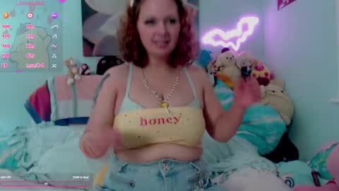 Snapshot of starsaturn chatting on 10.06.25 Saturn online show from 10.06.25