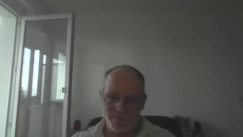 Snapshot of statisfaktion chatting on 05.29.26 statisfaktion online show from 05.29.26