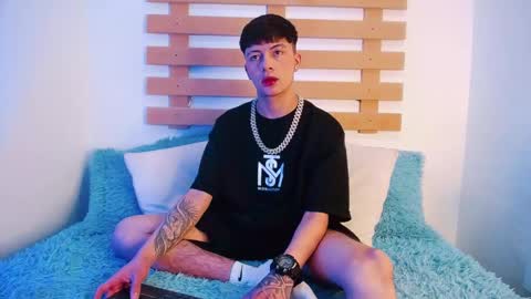 Snapshot of steev_novoa chatting on 01.01.25 Steev online show from 01.01.25