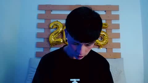 Snapshot of steev_novoa chatting on 01.04.25 Steev online show from 01.04.25