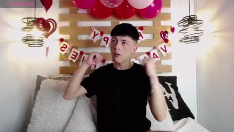 Snapshot of steev_novoa chatting on 02.08.25 Steev online show from 02.08.25