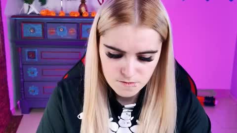 stef_nicks online show from 10.30.25