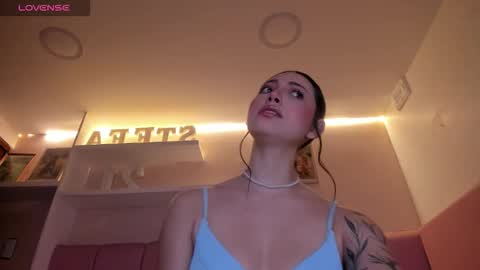 Snapshot of stefaagomez chatting on 11.30.25 Stefa Gomez online show from 11.30.25