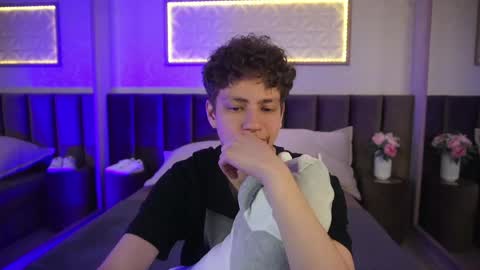 Esrefan online show from 04.16.26