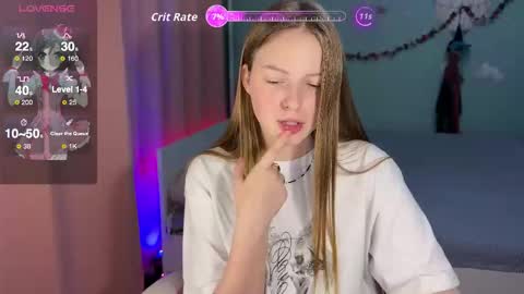 Snapshot of stefaniyaaa chatting on 11.18.25 stefa online show from 11.18.25