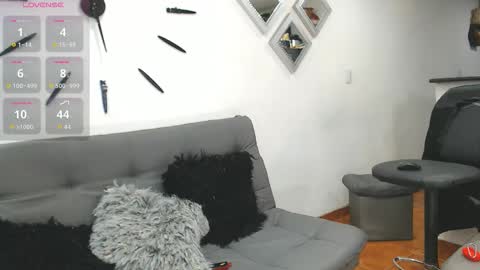 Snapshot of stefannym chatting on 10.17.25 Stefy Milf online show from 10.17.25