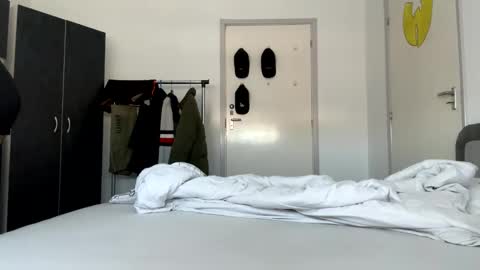 Snapshot of stefanomorelli chatting on 02.26.26 stefanomorelli online show from 02.26.26