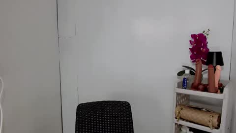 Snapshot of steffybabe chatting on 10.25.25 steffybabe online show from 10.25.25