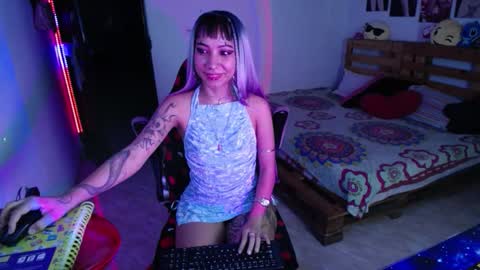 Snapshot of stefh420 chatting on 10.31.25 online show from 10.31.25