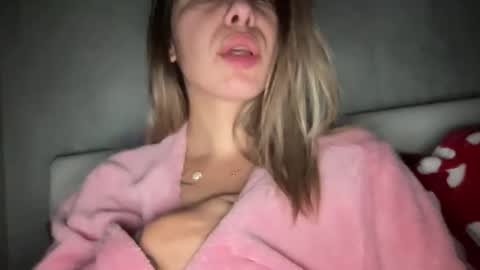 Snapshot of stefy_glow chatting on 11.16.25 stefy_glow online show from 11.16.25