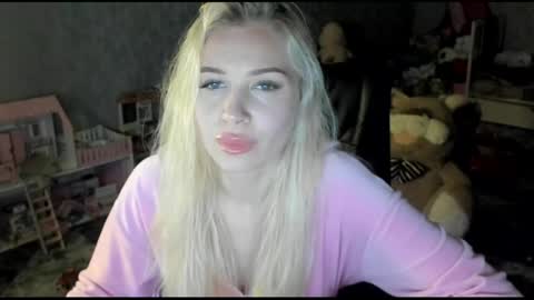 Snapshot of stella__cox chatting on 04.25.26 Stella Cox online show from 04.25.26