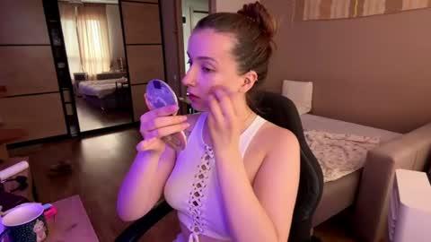Snapshot of stella_rass chatting on 06.25.26 Stella online show from 06.25.26
