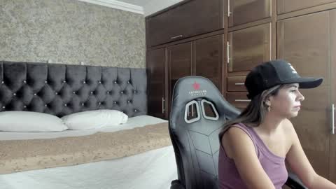 Estella online show from 01.18.25