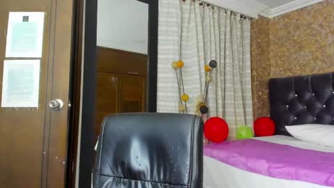 Estella online show from 03.04.25