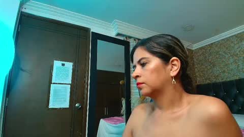 Estella online show from 09.13.25