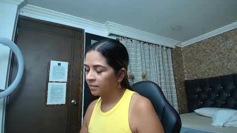 Estella online show from 10.18.25