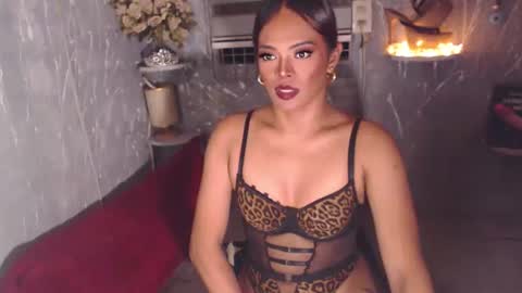 Snapshot of stellabronze chatting on 09.23.25 stella online show from 09.23.25