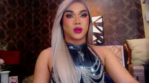 Snapshot of stellagrayts chatting on 01.16.25 CALL ME STELLA online show from 01.16.25