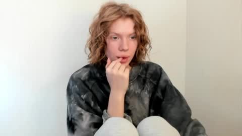 Snapshot of stellaswen chatting on 10.02.25 S T E L L A online show from 10.02.25