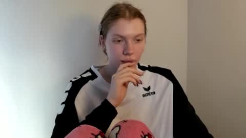 Snapshot of stellaswen chatting on 11.03.25 S T E L L A online show from 11.03.25