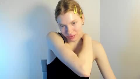 Snapshot of stellaswen chatting on 11.07.25 S T E L L A online show from 11.07.25